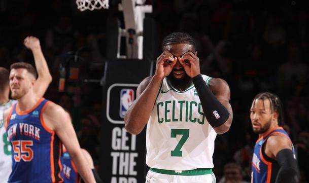 开云体育-首发合砍96分拿下8连胜 绿军领跑东部一骑绝尘