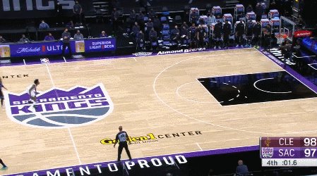 开云体育-1.6秒极限操作!福克斯后场长传 巴恩斯一击必杀