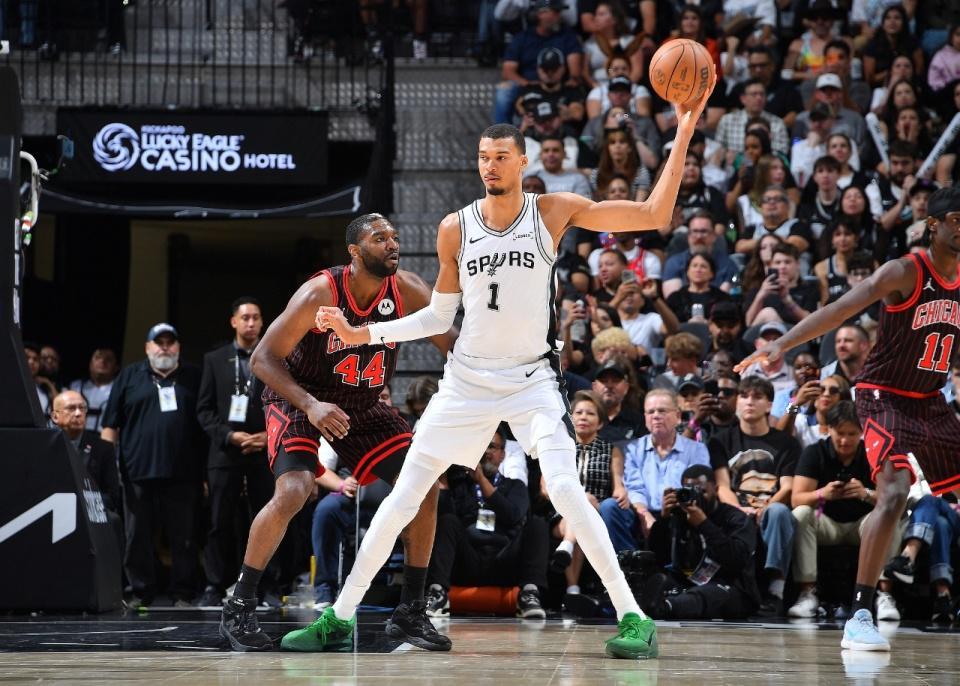 开云下载-文班41+16+3帽!马刺横扫公牛豪取9连胜 近27战25胜追雷霆